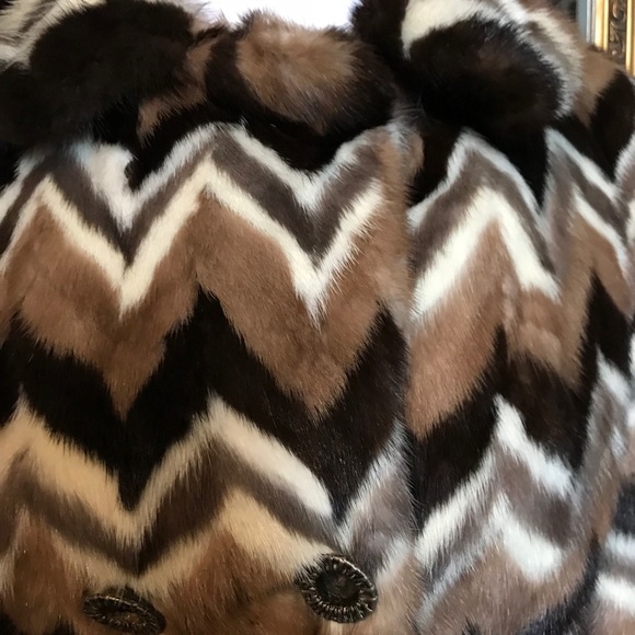 Gorgeous Zigzag Authentic Mink Coat - Picture 2 of 6
